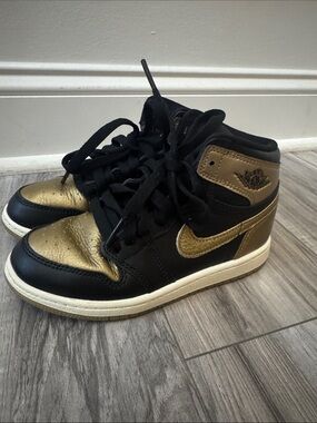 Nike High-Top Sneakers in Black and Metallic Gold High top Air Jordan 13c
